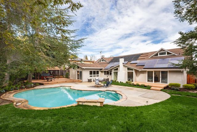 894 Lockhaven Drive, Los Altos, CA 94024