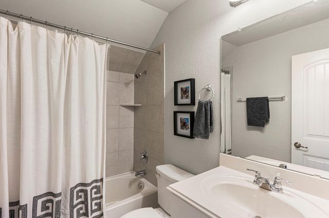 194 Sugar CRK, Buda, TX 78610