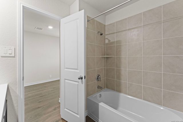 321 Singing Valley, Cibolo, TX 78108