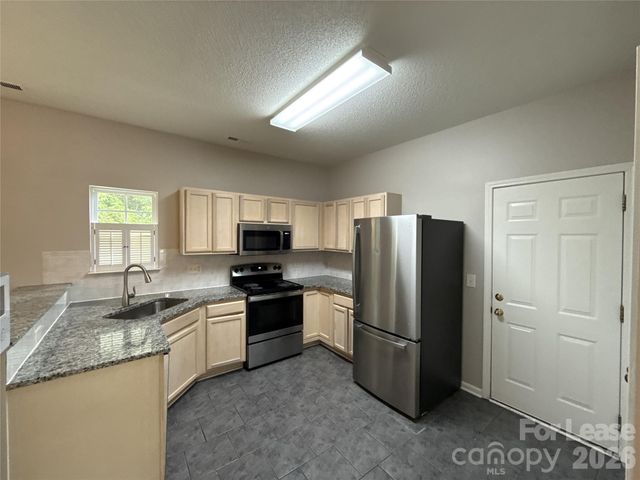 432 McGinn Grove Drive, Charlotte, NC 28216