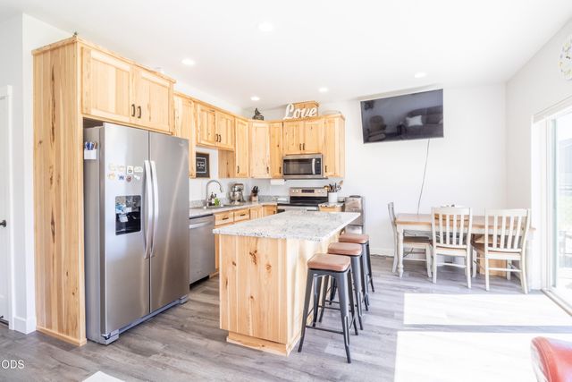 2024 SW Family Lane, Grants Pass, OR 97527