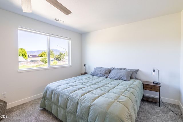 2024 SW Family Lane, Grants Pass, OR 97527