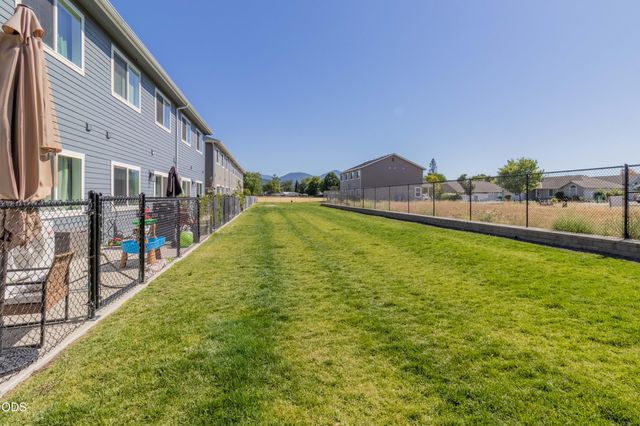 2024 SW Family Lane, Grants Pass, OR 97527
