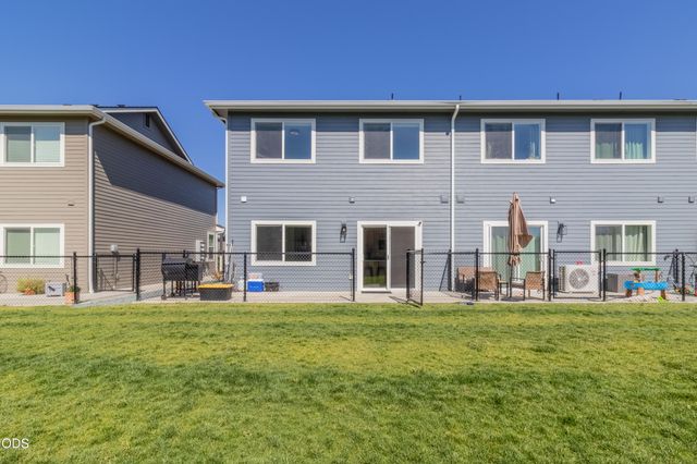 2024 SW Family Lane, Grants Pass, OR 97527