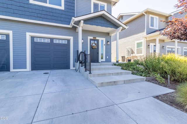 2024 SW Family Lane, Grants Pass, OR 97527