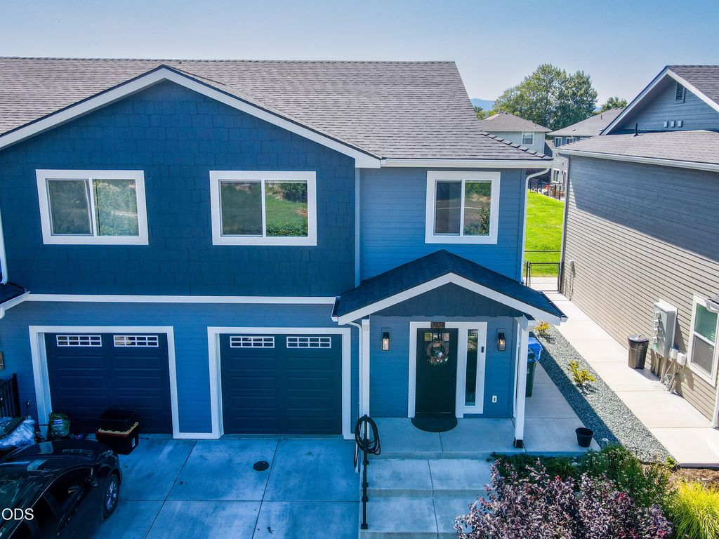 2024 SW Family Lane, Grants Pass, OR 97527
