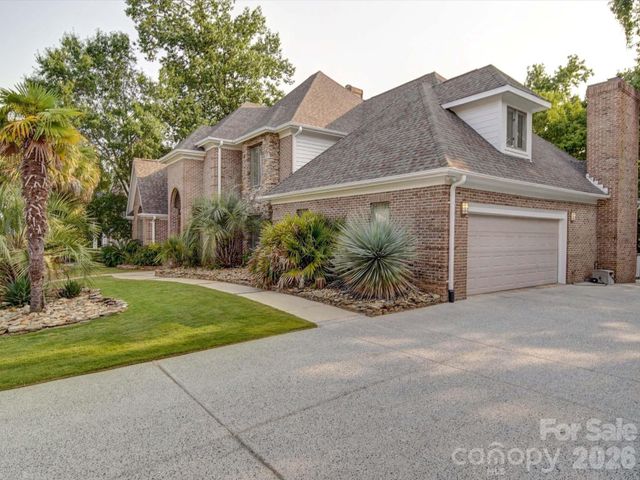 15708 Eagleview Drive, Charlotte, NC 28278