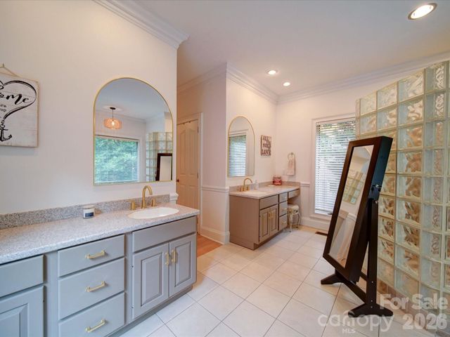 15708 Eagleview Drive, Charlotte, NC 28278