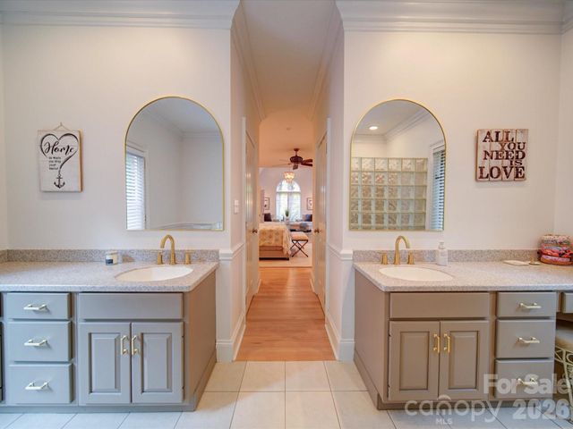 15708 Eagleview Drive, Charlotte, NC 28278
