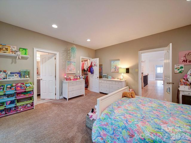 15708 Eagleview Drive, Charlotte, NC 28278