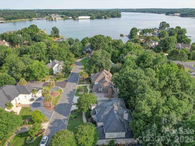 15708 Eagleview Drive, Charlotte, NC 28278
