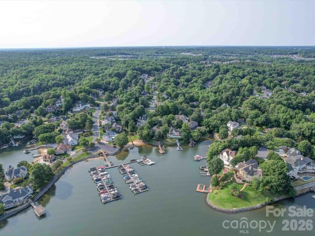 15708 Eagleview Drive, Charlotte, NC 28278