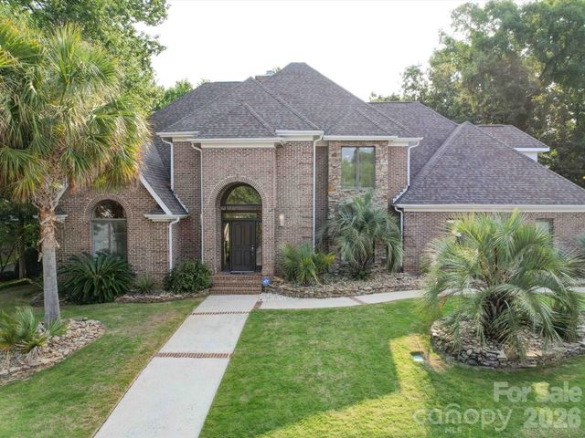 15708 Eagleview Drive, Charlotte, NC 28278