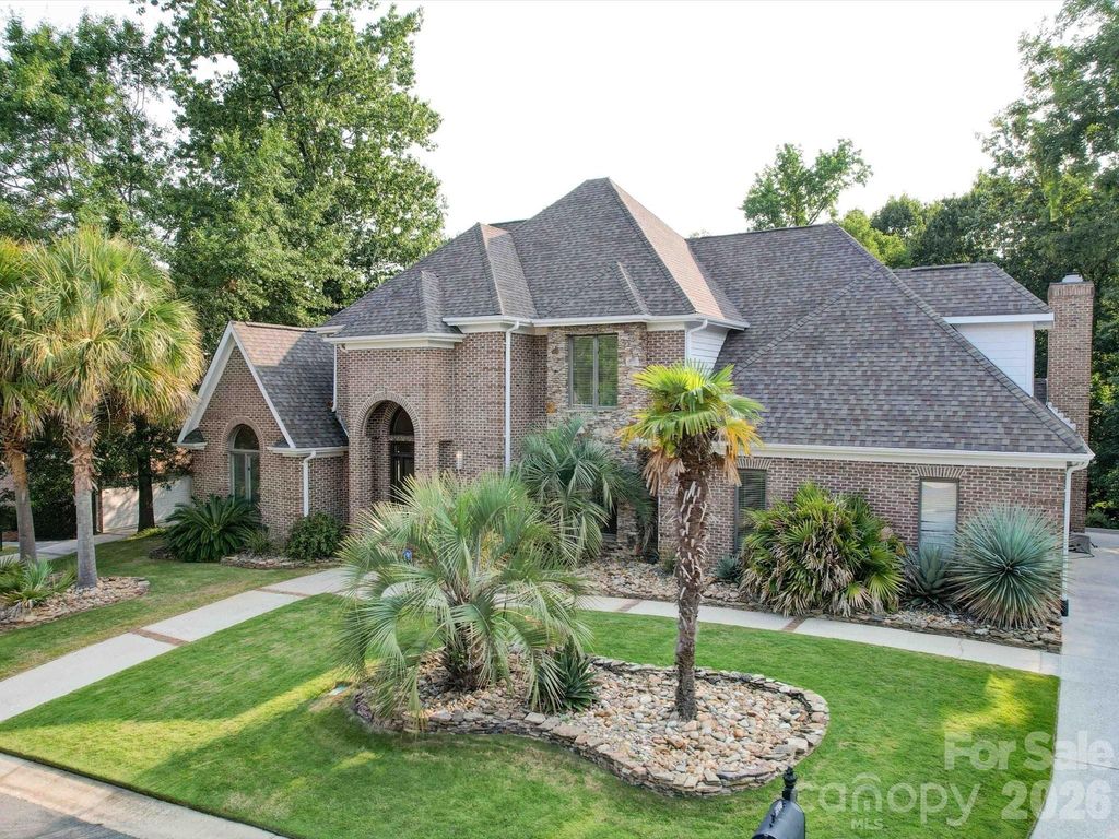 15708 Eagleview Drive, Charlotte, NC 28278