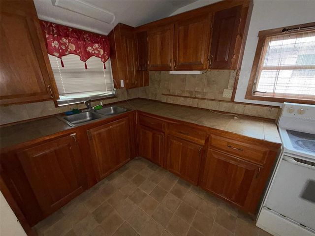 5450 10TH STREET, Zephyrhills, FL 33542