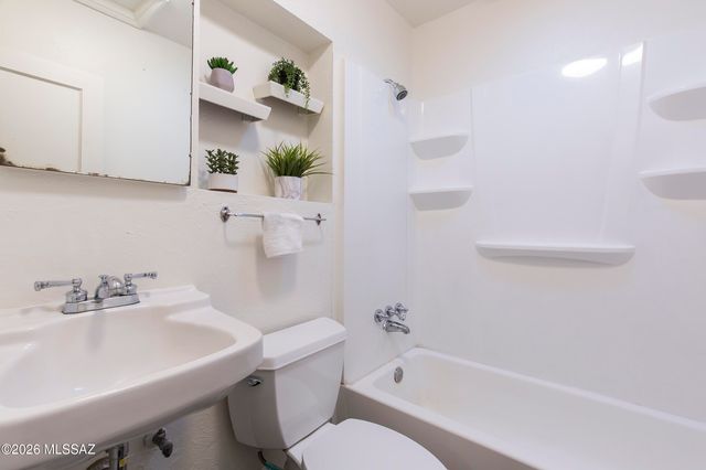 4202 E Camino De La Colina, Tucson, AZ 85711