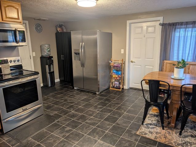 195 Ambrose, Springfield, MA 01109