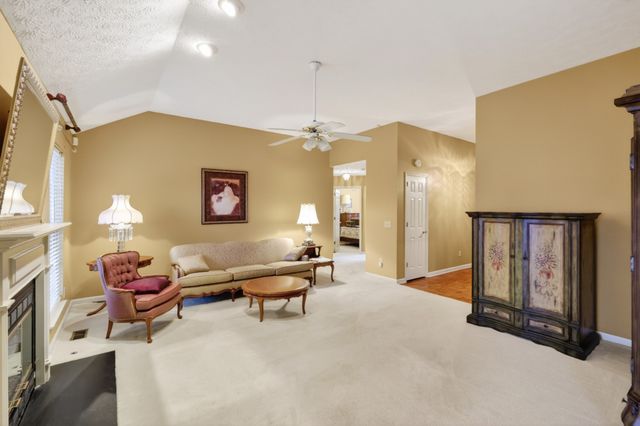 116 Edgeview Dr, Hendersonville, TN 37075