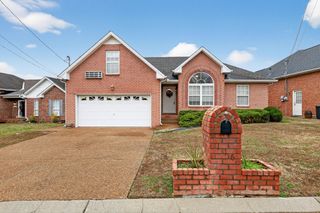 116 Edgeview Dr, Hendersonville, TN 37075