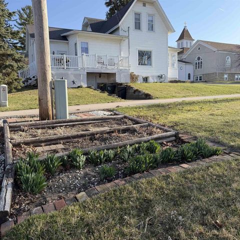 610 1st Street, Bloomington, WI 53804