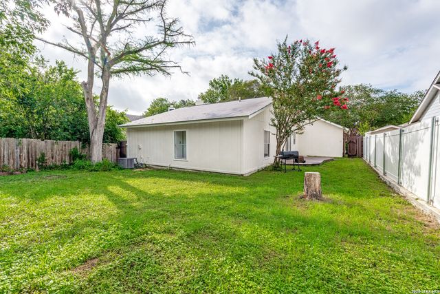 5807 LARKDALE DR, San Antonio, TX 78233
