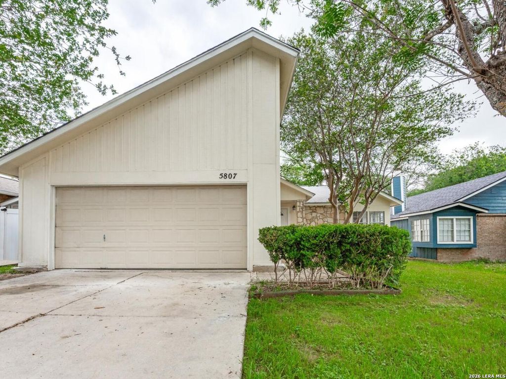 5807 LARKDALE DR, San Antonio, TX 78233