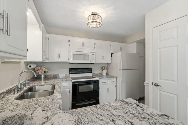 3295 Greenbrier Street D105, Vadnais Heights, MN 55127