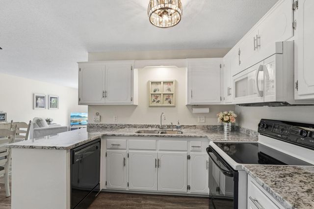 3295 Greenbrier Street D105, Vadnais Heights, MN 55127