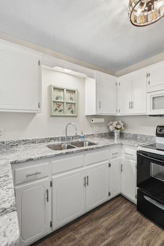 3295 Greenbrier Street D105, Vadnais Heights, MN 55127