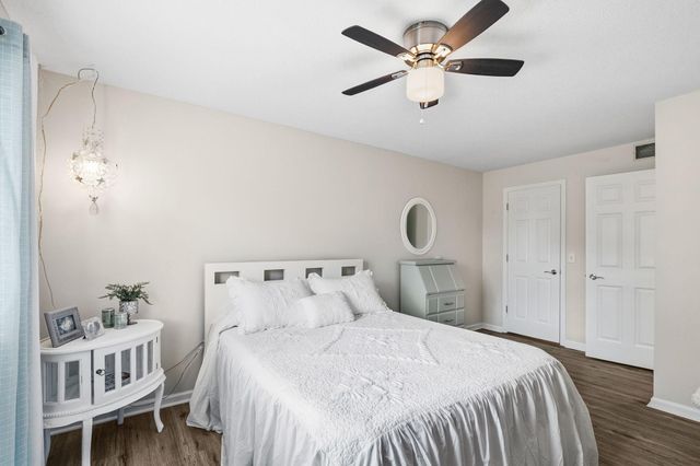 3295 Greenbrier Street D105, Vadnais Heights, MN 55127