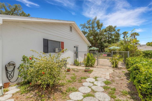 1603 PECAN STREET, Nokomis, FL 34275