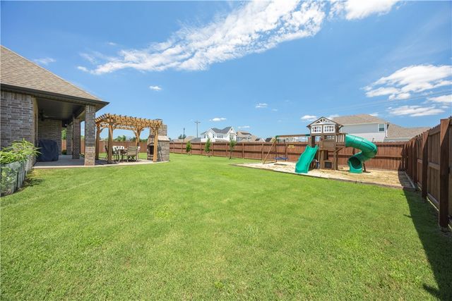 1905 Brooks Place, Rogers, AR 72758