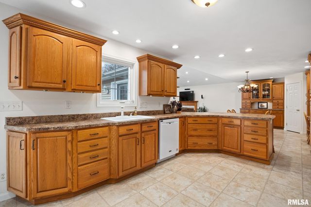 6725 N PARKWOOD Drive, Peoria, IL 61614