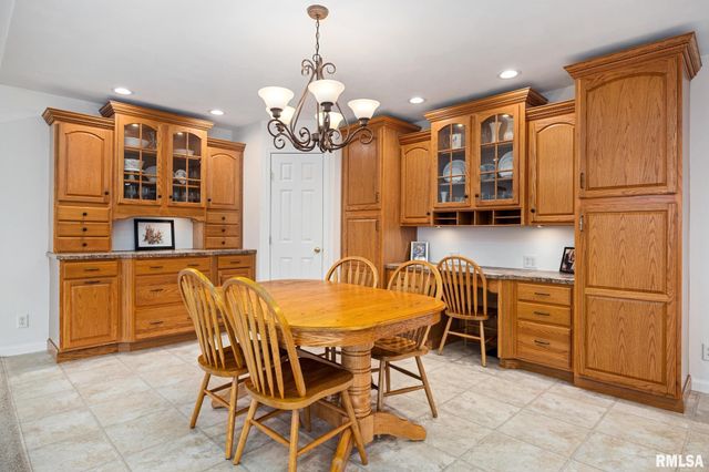 6725 N PARKWOOD Drive, Peoria, IL 61614