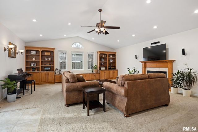 6725 N PARKWOOD Drive, Peoria, IL 61614