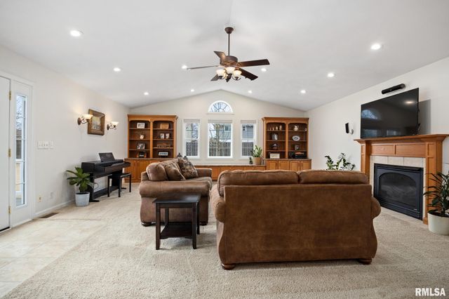 6725 N PARKWOOD Drive, Peoria, IL 61614