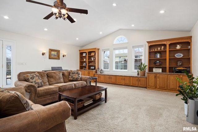 6725 N PARKWOOD Drive, Peoria, IL 61614