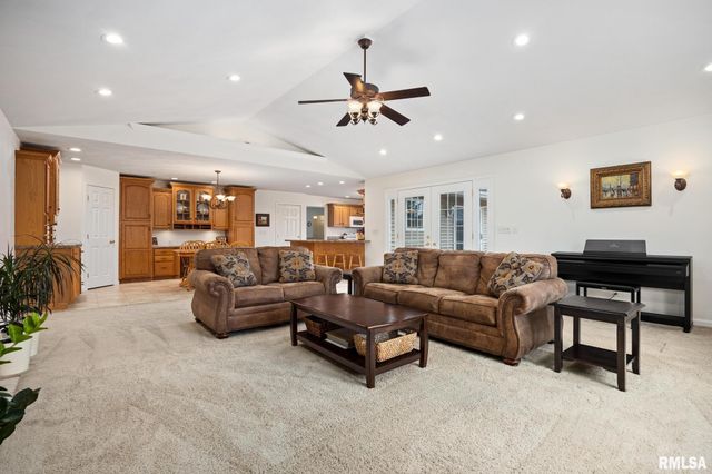 6725 N PARKWOOD Drive, Peoria, IL 61614