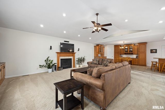 6725 N PARKWOOD Drive, Peoria, IL 61614