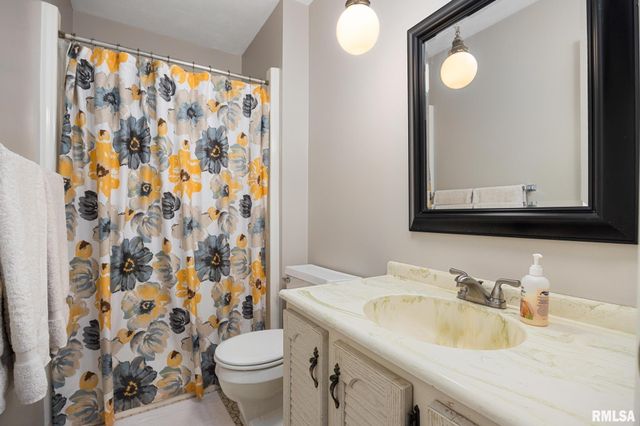 6725 N PARKWOOD Drive, Peoria, IL 61614