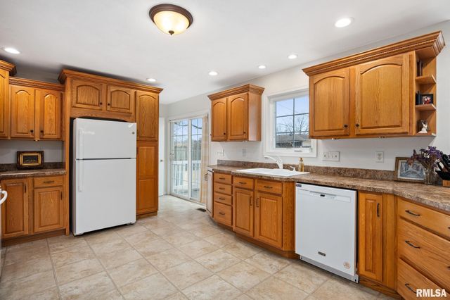 6725 N PARKWOOD Drive, Peoria, IL 61614