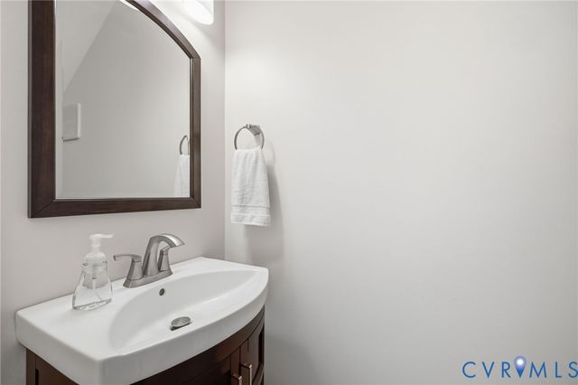 1555 Providence Knoll Dr, North Chesterfield, VA 23236