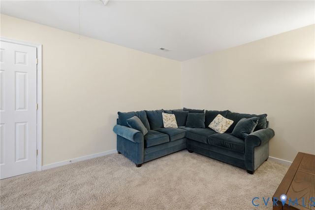 1555 Providence Knoll Dr, North Chesterfield, VA 23236