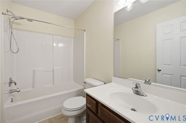 1555 Providence Knoll Dr, North Chesterfield, VA 23236