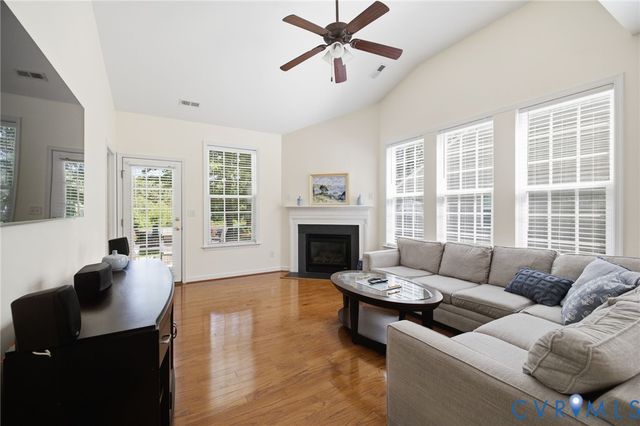 1555 Providence Knoll Dr, North Chesterfield, VA 23236