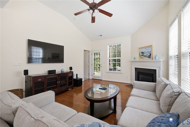 1555 Providence Knoll Dr, North Chesterfield, VA 23236