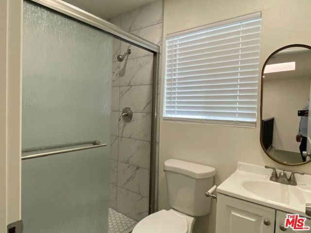 4832 Rosewood Avenue, Los Angeles, CA 90004