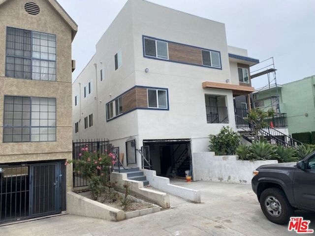 4832 Rosewood Avenue, Los Angeles, CA 90004