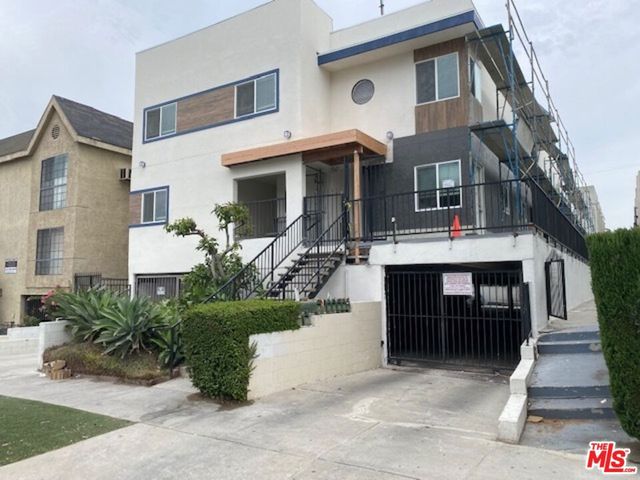 4832 Rosewood Avenue, Los Angeles, CA 90004