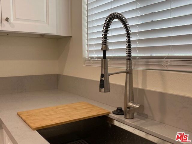 4832 Rosewood Avenue, Los Angeles, CA 90004